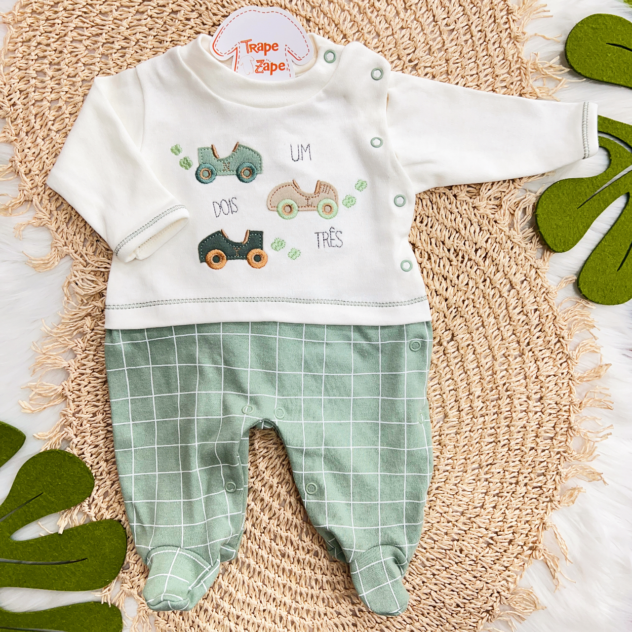 Macacão Malha Trape Zape - Carrinhos Um, Dois, Três - Verde e Off White